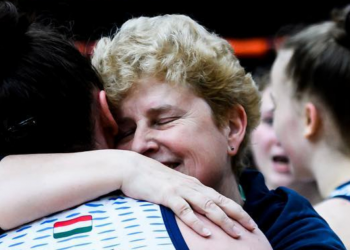 Anya a kosárlabdapályán: aki Krisztánál sportol, kicsit haza is megy