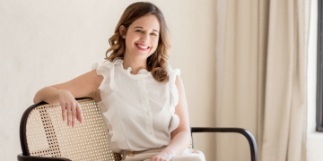 "Egy anya attól időmilliomos, ha nem megy el a falig" – interjú Goodwill Barbara írónővel
