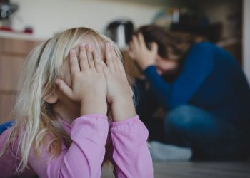 Az agresszió megszelídítése gyermekekben: 5 stratégia a hatékony szülői neveléshez