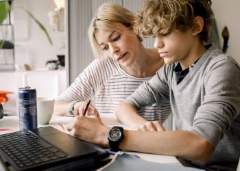 Miért káros a közös házi feladatírás a gyerekkel? – cikkajánló: femina.hu