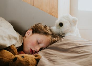 Rendszeres lefekvés előnyei gyerekeknél – cikkajánló: femina.hu