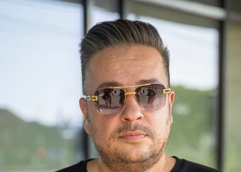 Kislánya kiköpött mása L. L. Juniornak: íme a cuki fotó – cikkajánló: www.kiskegyed.hu