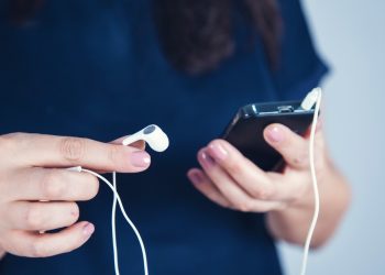 Fülhallgatózsinór összeakadásának okai és megelőzése – cikkajánló: www.kiskegyed.hu